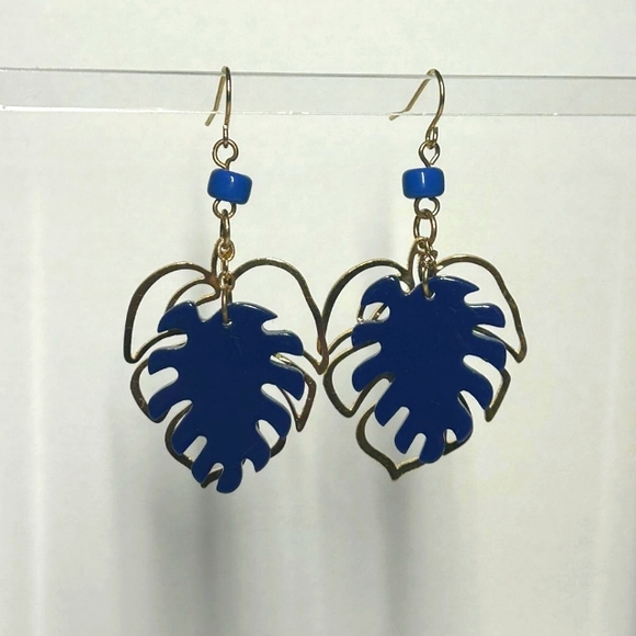 Earrings - Picture 1 of 3